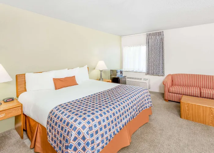 Sleep North - Urbana Hotel
