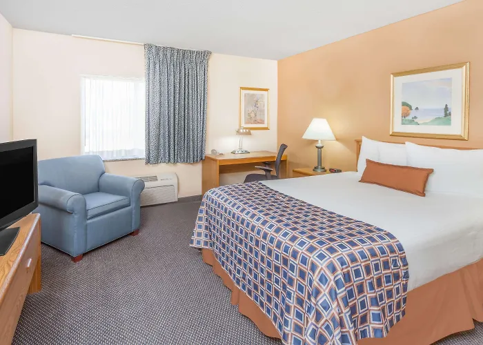 Sleep North - Urbana 4*