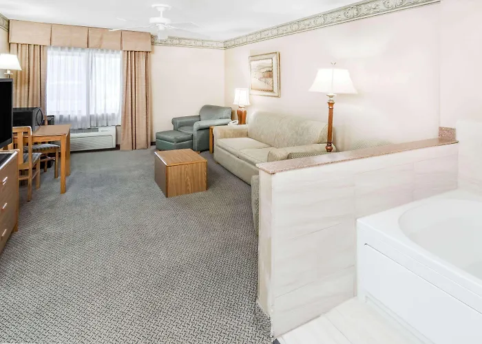Sleep North - Urbana 4* Champaign