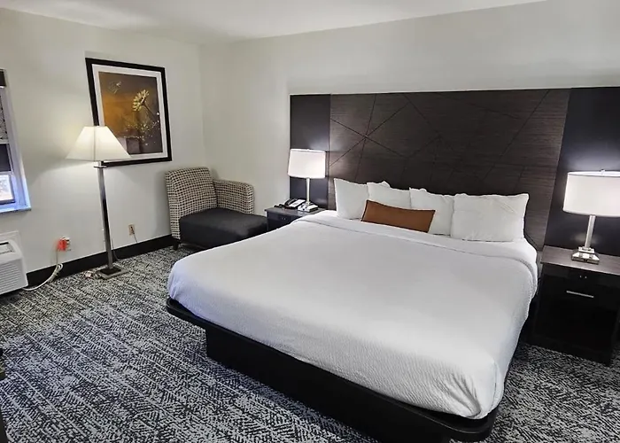 Sleep North - Urbana 4*