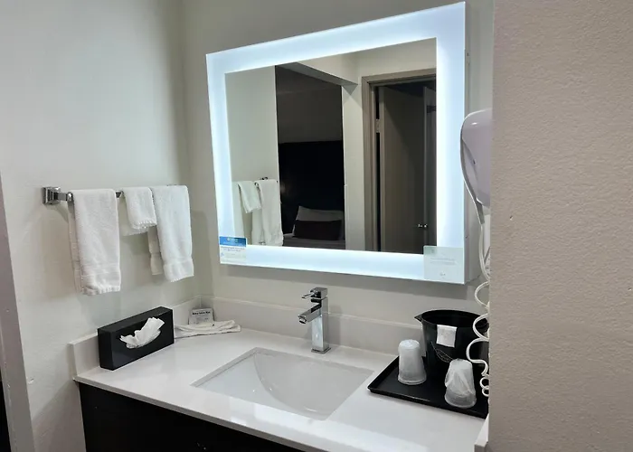 Sleep North - Urbana Hotel