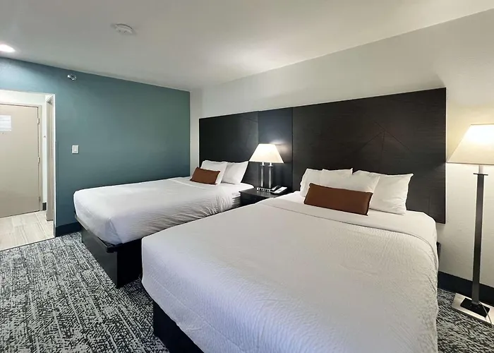 Sleep North - Urbana Hotel
