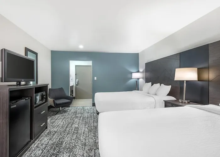 Sleep North - Urbana Hotel 4*