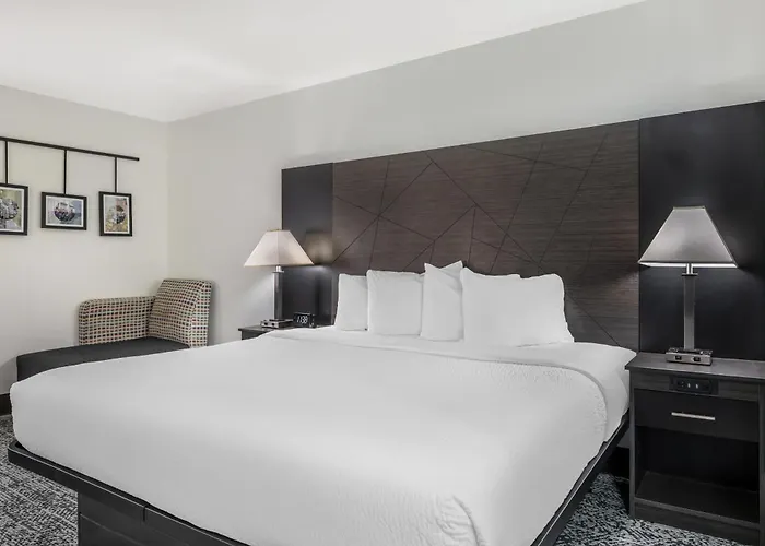 Sleep North - Urbana Hotel 4*