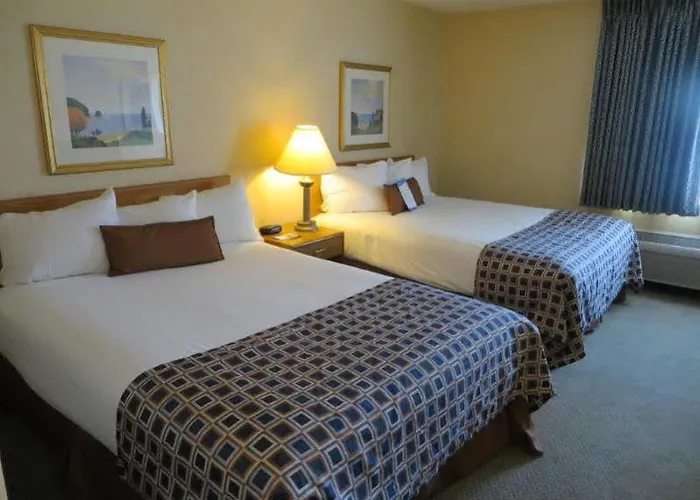 Sleep North - Urbana Hotel 4*